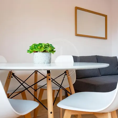 Comodo 5 Apartment *